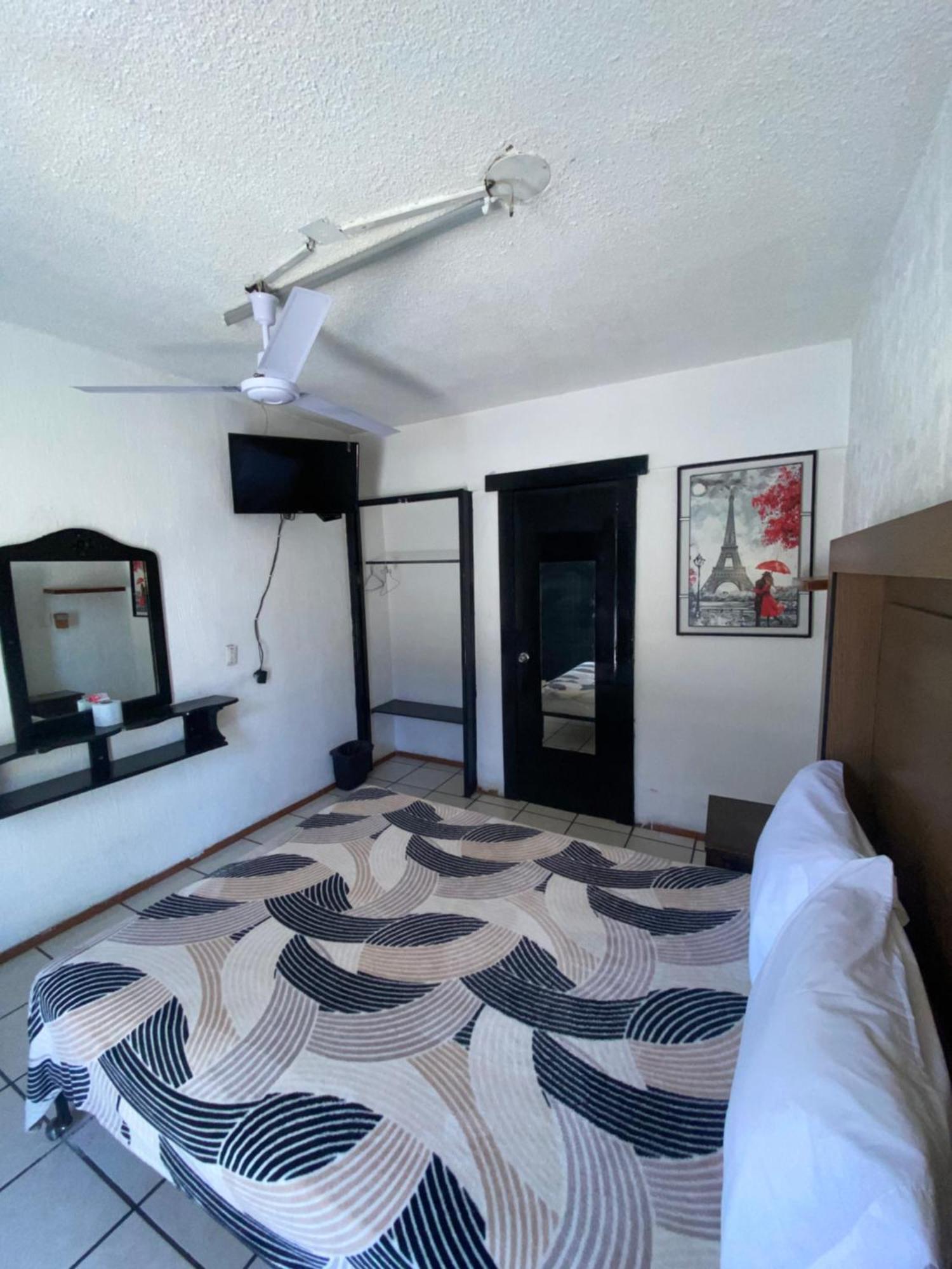 Hotel Puerto Vallarta ซาโปปัน ภายนอก รูปภาพ